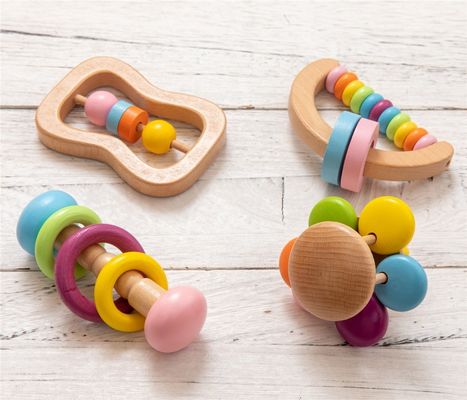 Rattle Soother 11.6cm اسباب بازی های دندانپزشکی چوبی درجه مواد غذایی چوبی Rattle Teether