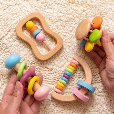 Rattle Soother 11.6cm اسباب بازی های دندانپزشکی چوبی درجه مواد غذایی چوبی Rattle Teether